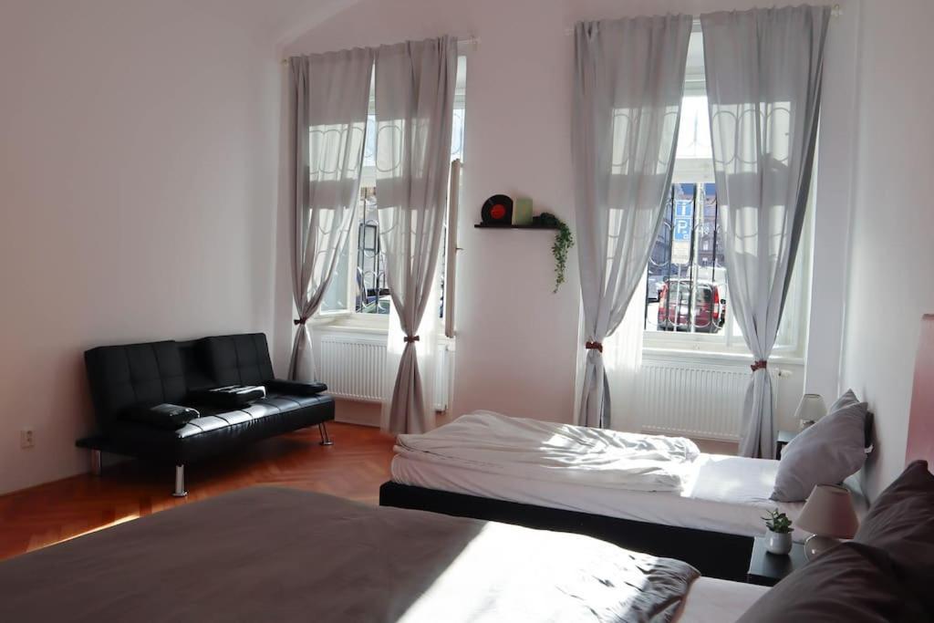Modern Apartment In The Center Of Прага Екстер'єр фото