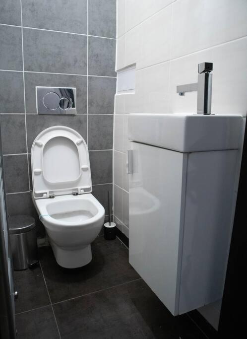Modern Apartment In The Center Of Прага Екстер'єр фото