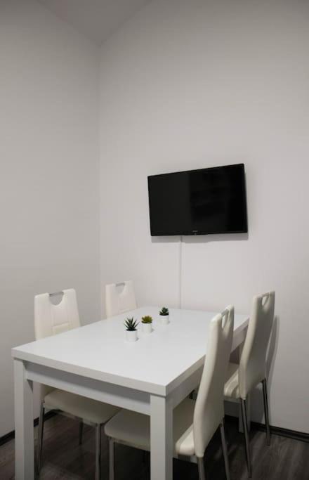 Modern Apartment In The Center Of Прага Екстер'єр фото