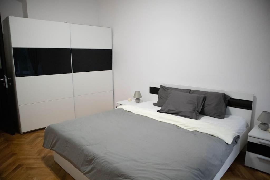 Modern Apartment In The Center Of Прага Екстер'єр фото