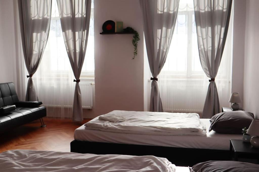Modern Apartment In The Center Of Прага Екстер'єр фото