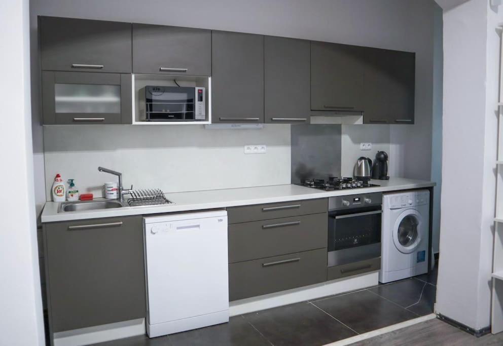 Modern Apartment In The Center Of Прага Екстер'єр фото