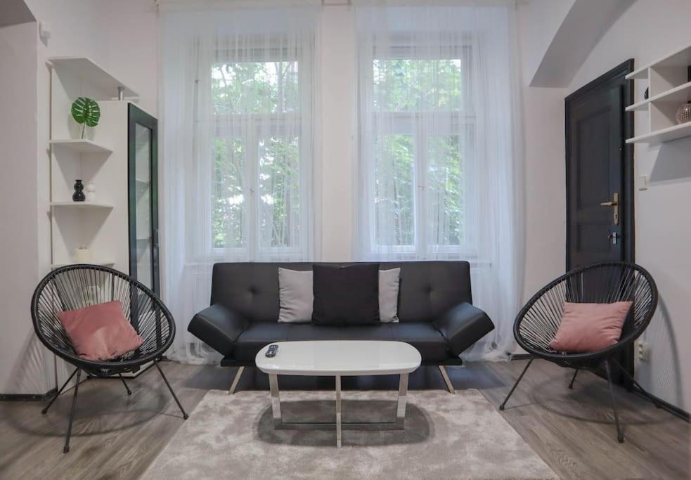 Modern Apartment In The Center Of Прага Екстер'єр фото